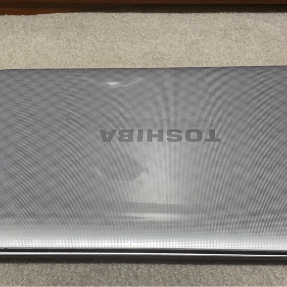 TOSHIBA L750 laptop - Picture 2 of 2